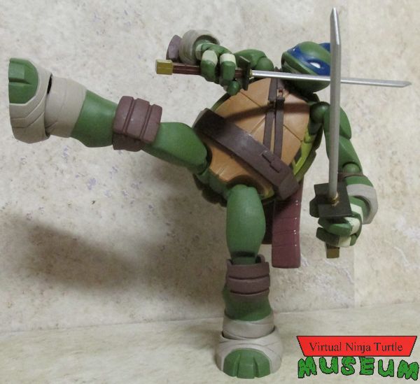 Revoltech Leonardo high kick