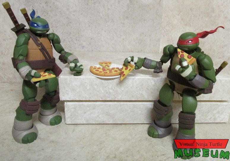 Leo and Raph enjoying pizza