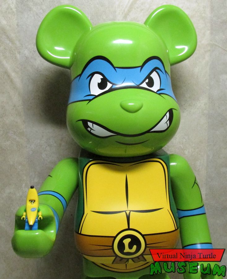 1000% Leonardo with Lego minifigure